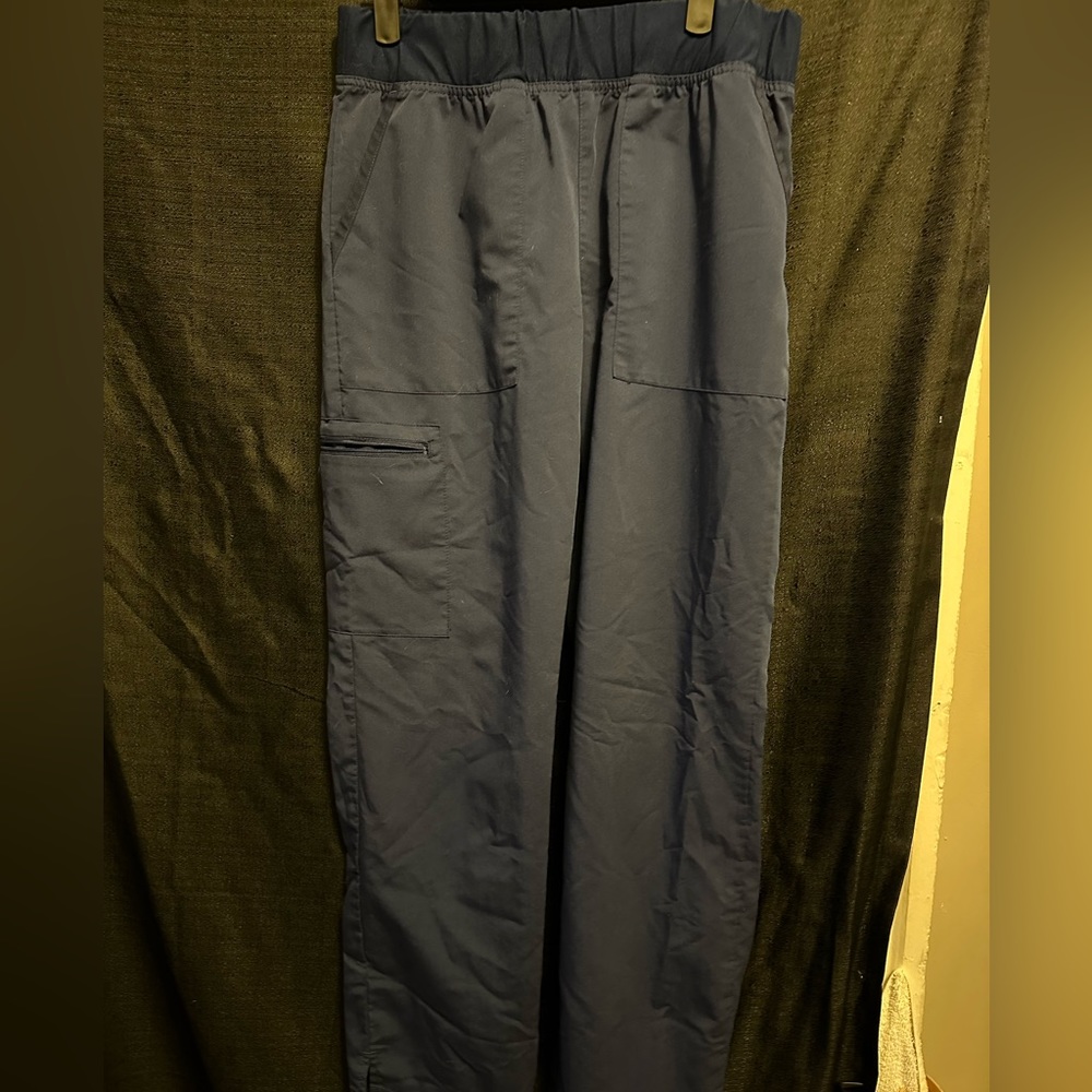 Medium scrub pants